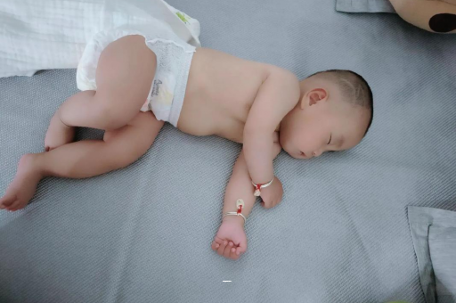 射洪几个月宝宝可以竖抱